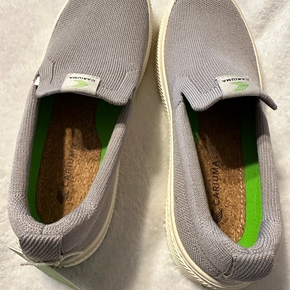 NWT slip on Carimu sneakers - Picture 2 of 6